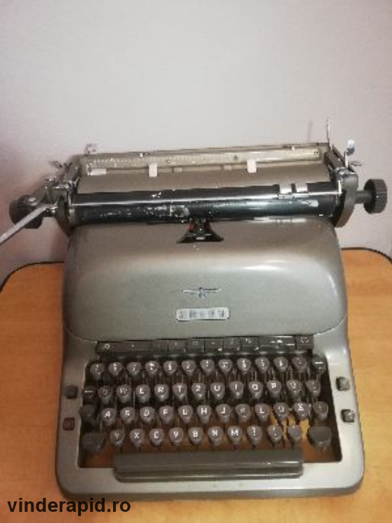 masina de scris Adler