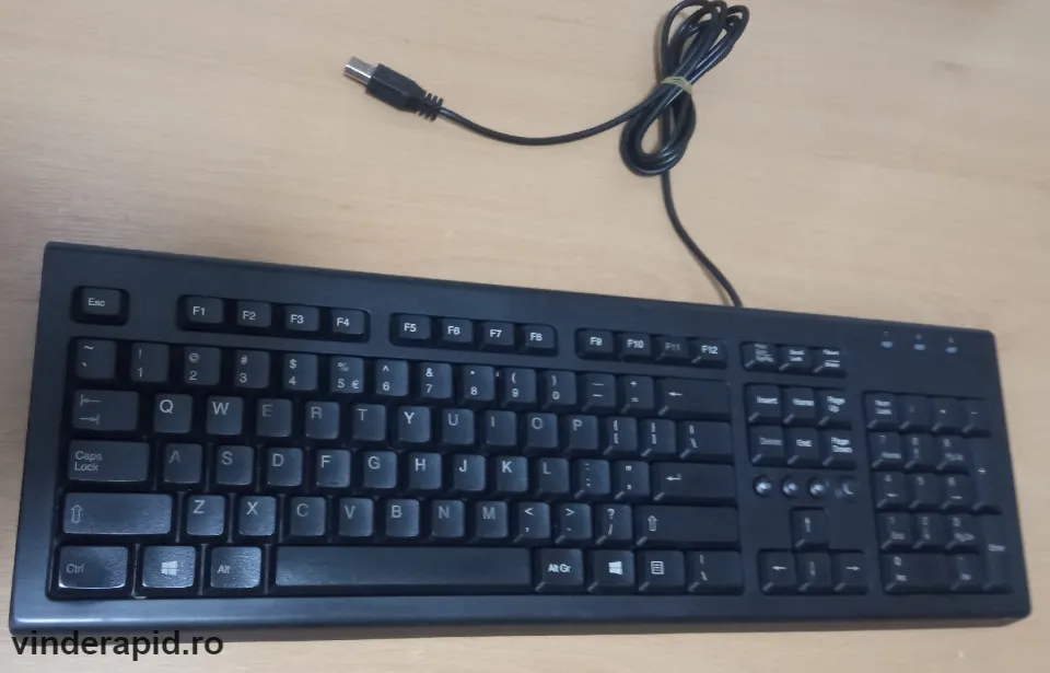 Vand Tastatura HP  cu fir si mufa USB